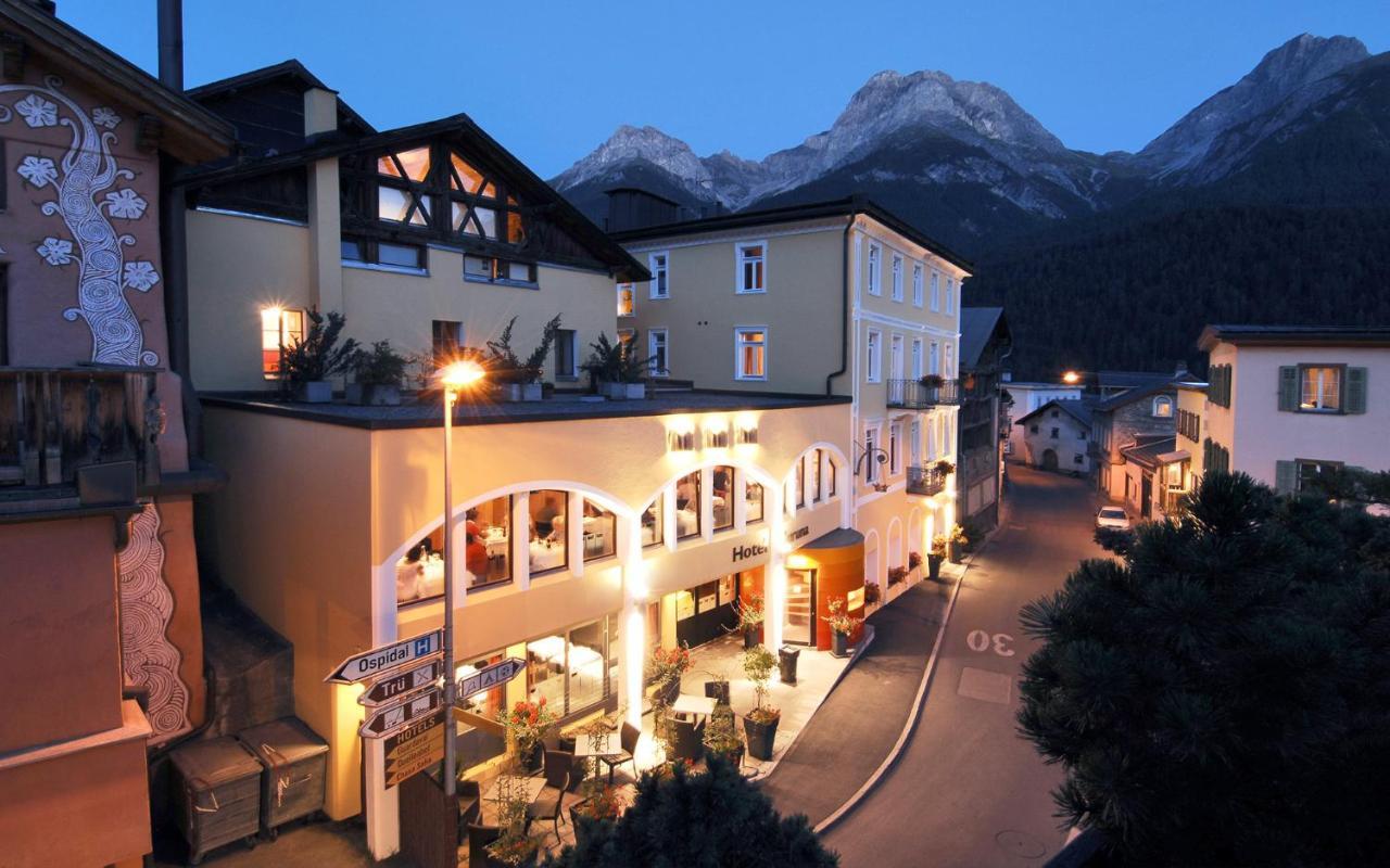 Curuna Hotel-Garni Scuol Exterior photo